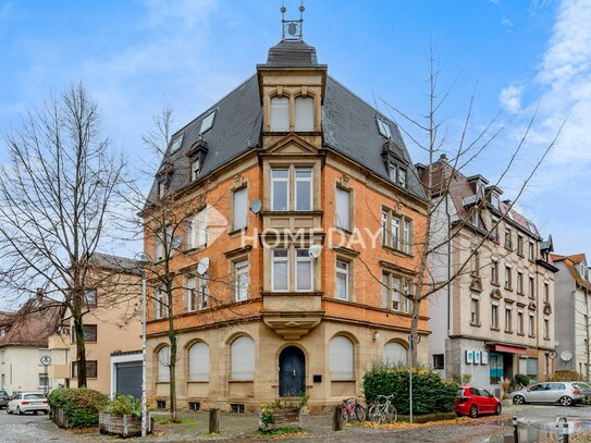 Altbauwohnung im denkmalgeschützten Mehrfamilienhaus - großzügiges Wohnen mit historischem Flair