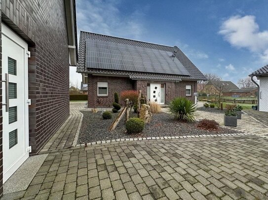 Einfamilienhaus mit exklusiver Garage und Doppelcarport in Sackgassenlage von Kutenholz-Aspe