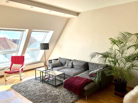 Provisionsfrei: Lichtdurchflutete Dachgeschosswohnung mit Terrasse und Kamin