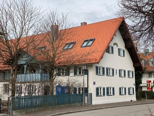 Besonderheit für Liebhaber - Bauernhaus m. ELW im Herzen Großhaderns