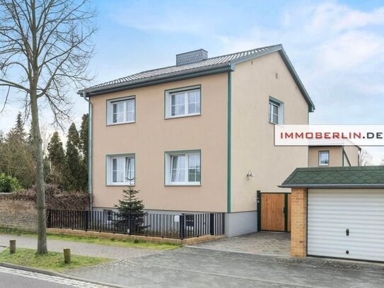 IMMOBERLIN.DE - Gepflegtes Ein-/Zweifamilienhaus mit grandiosem Südwestgarten, Nebengelass + Garage in Seenähe