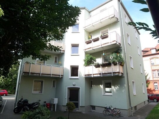 Großzügige Wohnung mit Balkon in zentraler Lage - nicht WG-geeignet