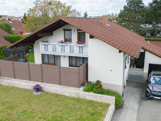 Einfamilienhaus mit großer Terrasse und Garten