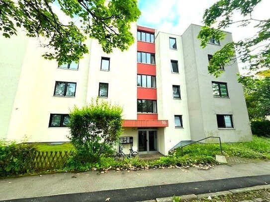 Hübsche helle gemütliche 2-Zimmer Wohnung mit Balkon im 1. Obergeschoss (Aufzug i.H.)