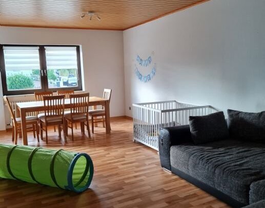 Gemütliche 3 ZKB Wohnung in ruhiger Lage mit Dachterrasse