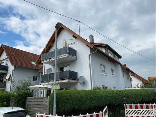 Großzügige Dachgeschosswohnung mit 2 Balkonen in ruhiger Lage