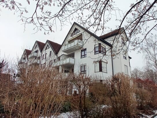 Sehr schöne 3 Zi. Wohnung mit Loggia u. TG Stellplatz in super Lage