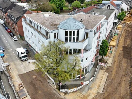 Großzügige Gewerbeimmobilie mit Dachterrasse