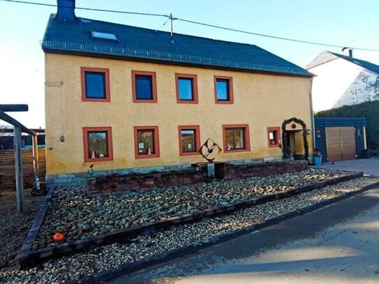 Einfamilienhaus in ruhiger ländlicher Lage mit Garten, großer Garage und Anbau