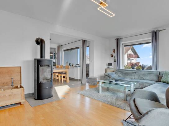 Perfekt für Familien! Modernisiertes Zweifamilienhaus mit großem Garten in naturnaher Top-Lage