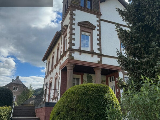 Kleine Villa mit Einliegerwohnung und prachtvollen Grundstück - Mürlenbach