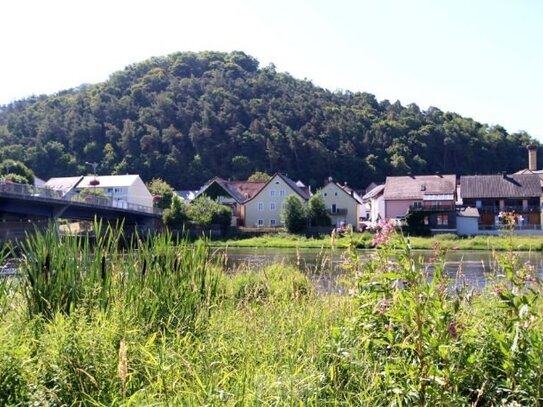 Bestandshaus mit vielen Möglichkeiten in toller Lage mit Flussblick