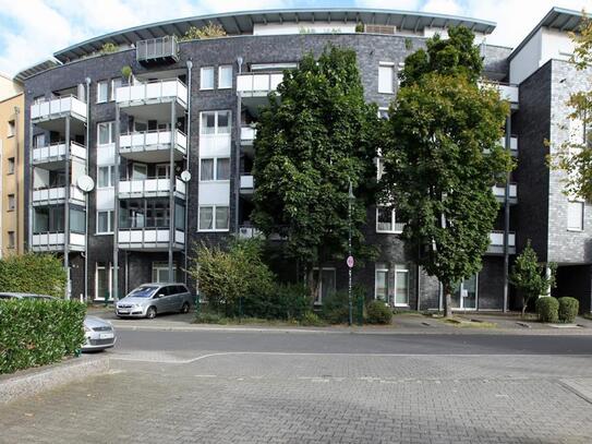 Baujahr 2004! Modernisierte 3-Zimmer-Wohnung + Tiefgaragenstellplatz in ruhiger und zentraler Stadtlage von Düsseldorf