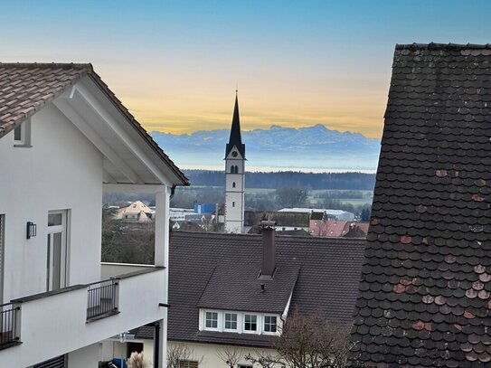 Großzügige 3,5 Zimmer-Wohnung mit Berg- und Seesicht sowie mit Gartenanteil