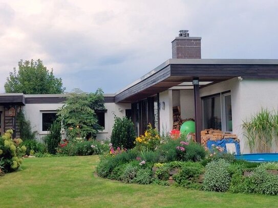 Genießen Sie Ihren Lebensstandard - Bungalow auf großem Grundstück