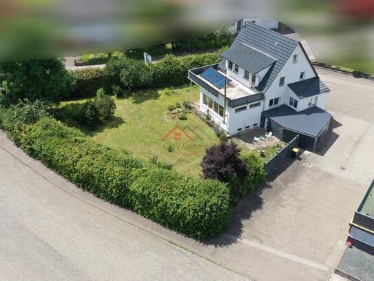 Traumhaftes Einfamilienhaus mit Blick auf das Mühlheimer Schloss auf großem Grundstück!