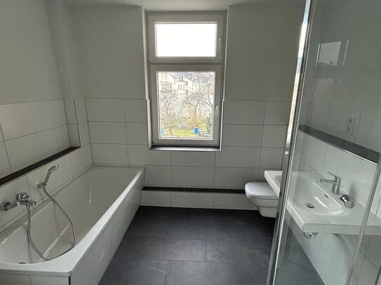 ** Moderne 3-Zimmer mit Wanne, Dusche und Laminat in Bestlage! **