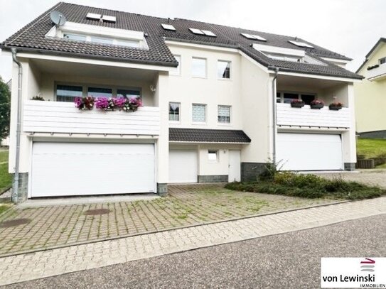 ANSPRUCHSVOLLE DACHGESCHOSSWOHNUNG MIT BLICK INS GRÜNE ...