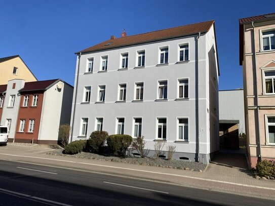 Saniertes Mehrfamilienhaus mit 6 Wohneinheiten, Gärten, Stellflächen und Nebengelass