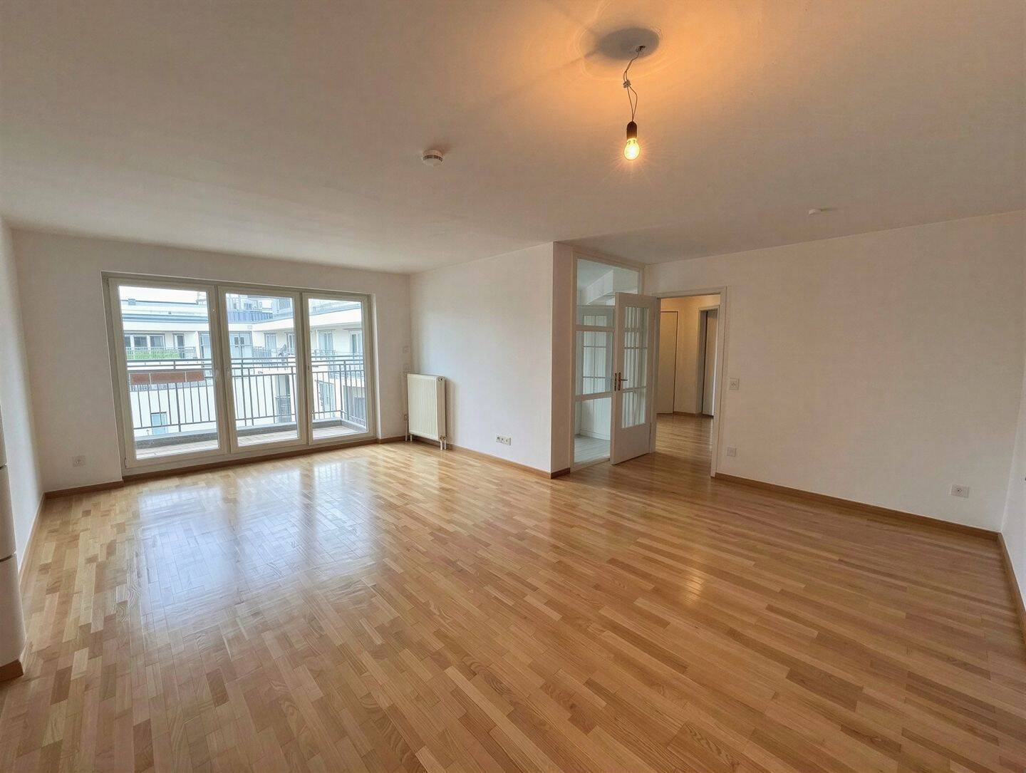 Lichtdurchflutete 3-Zimmer-Wohnung mit großzügiger Dachterrasse! - Photo 1