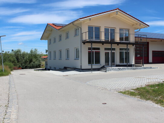 ***Neue Gewerbe- Büro- Geschäfts- Lagerräume und Betriebsleiterwohnung mit Bergblick zu vermieten!!!