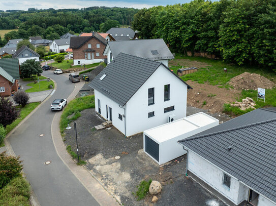 Traumhaftes, schlüsselfertiges und freistehendes Einfamilienhaus in idyllischer Wohnlage von Liebenscheid -12 km bis Re…