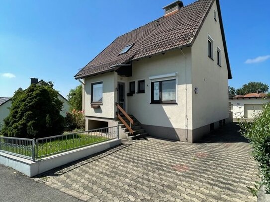 Ihr geräumiges Einfamilienhaus mit Garagen und Carport in ruhiger, grüner Lage