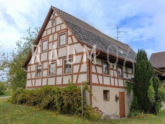 RESERVIERT | Denkmalgeschütztes Landhaus mit Stallungen, Scheune und großem Grundstück in Stadel