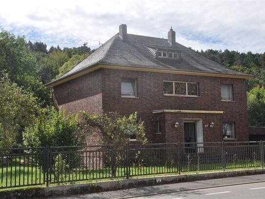 Stattliche 1950er Jahre Villa, schöner Altbaumbestand auf 1500 m² Grundstücksareal am Kallbach