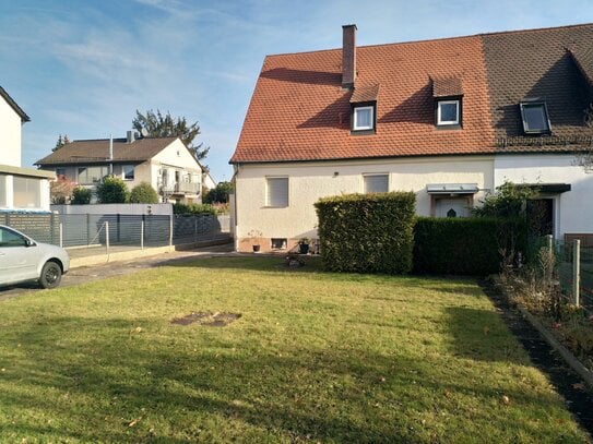 Schnuckeliges Haus mit Potenzial und großem Garten in allerbester Lage von Nürnberg-Altenfurt