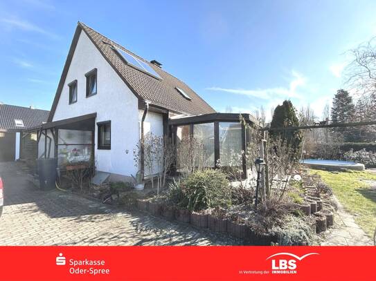 MODERNES EFH MIT WINTERGARTEN UND POOL