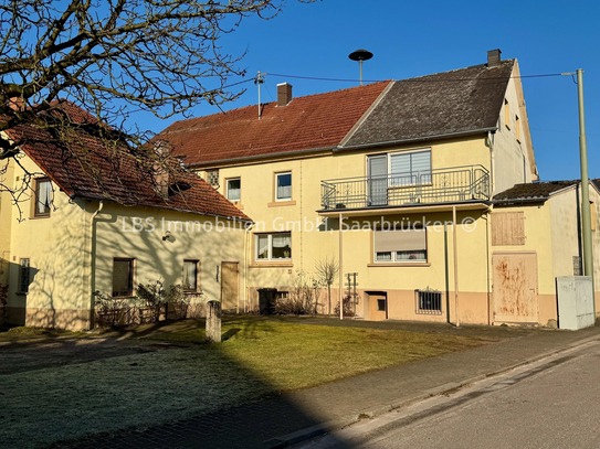 Vielseitig nutzbares Mehrgenerationenhaus mit Garage und großzügigem Geräteschuppen in Selbach