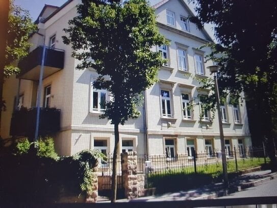 Sonn. ruh. 3-RW-DG-Wohng. mit Südbalkon u. Parkett u. EBK in Stadtvilla in DD-Plauen (EBK)