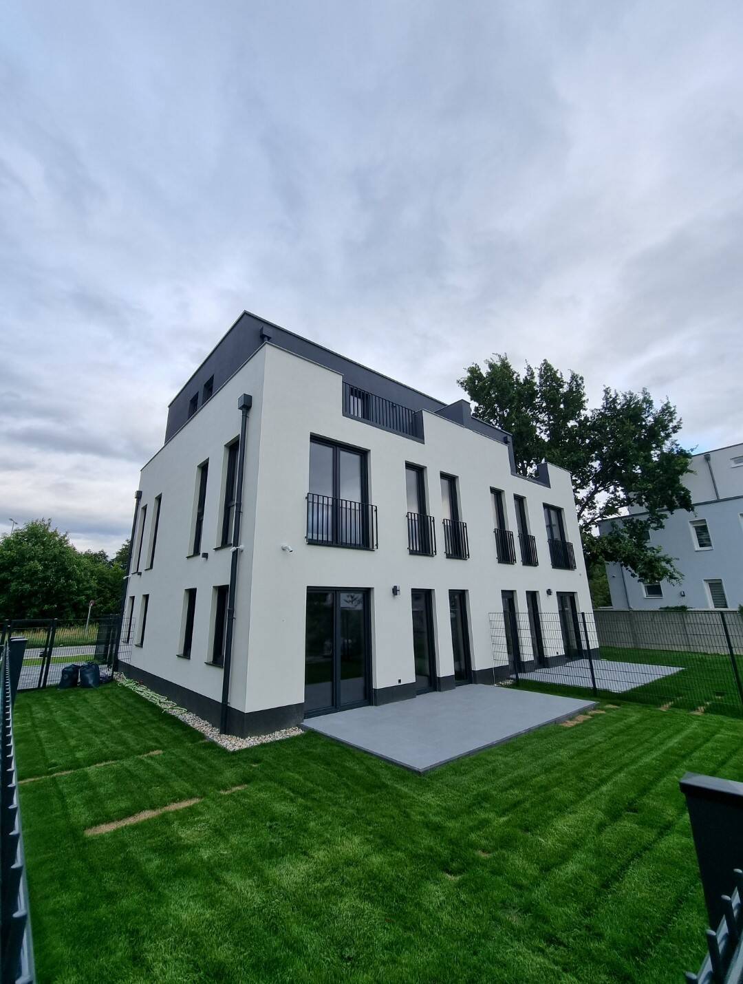 Moderne Doppelhaushälfte im schönen Altglienicke! **Garten / 3 Terrassen / möbliert** - Foto 1