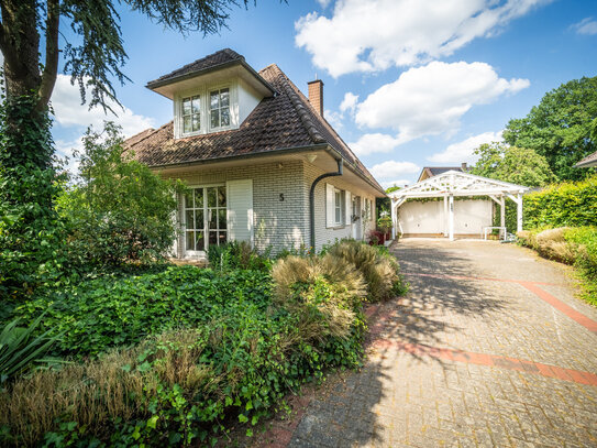 Traumlage - Traumhaus: Große Villa am Hopener Wald