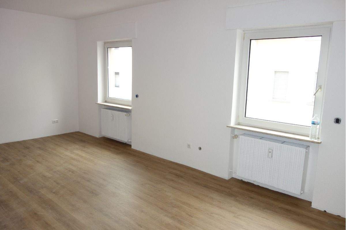 Teilsaniertes Mehrfamilienhaus (4 Wohnungen) in zentraler, ruhiger Lage von FFM-Sossenheim