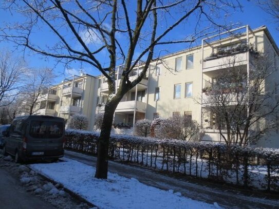 Daglfing/Bogenhausen, 3,5 ZKB, EG, ca. 92 m² Wfl., Wohnküche, EBK, Parkett, Gäste-WC, Balkon, ruhig, Erbbaurecht