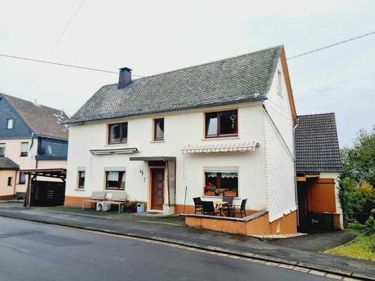 Westerburg: Einfamilienhaus mit Scheune, Garten, Garage und Carport