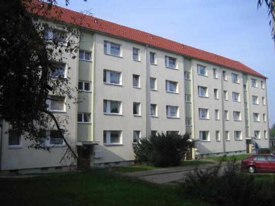 Kleine 4-Zi.-Whg., Balkon, Wannenbad mit Fenster, Laminat