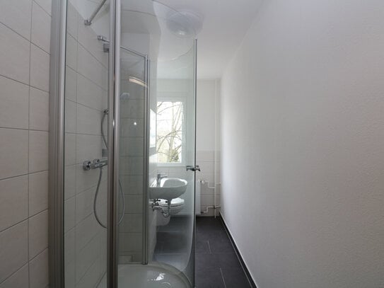 Richtig eingeseift...moderne 2-RW mit Dusche u. Balkon!!!