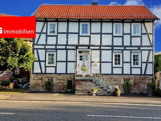 Leben im Kulturdenkmal - kleine Fachwerkhofanlage im Herzen von Vöhl