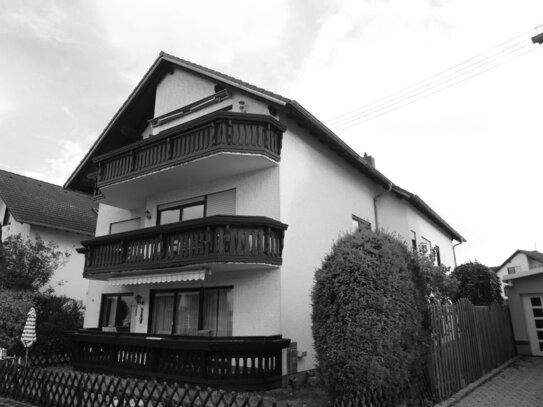 Dachgeschoss-Wohntraum in Iggelheim: Mit Balkon und moderner Einbauküche!