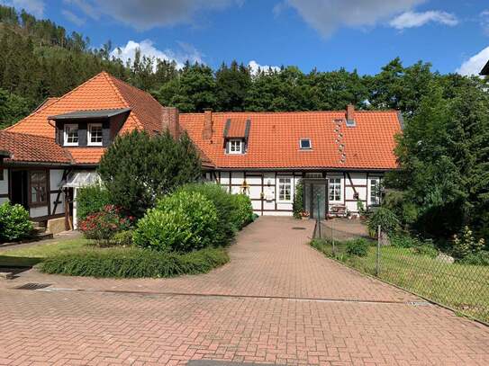 Romantische und sanierte DHH mit Gästewohnung- mit Garten, Garage und Carport