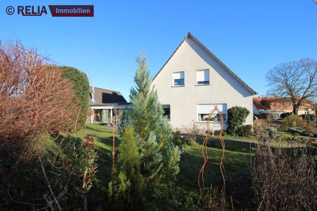 Liebevoll sanierte Doppelhaushälfte mit Wintergarten