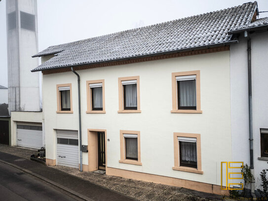 Geräumiges Einfamilienwohnhaus mit 3 Garagenstellplätzen