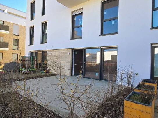 Wohnen wie in einem Reihenhaus: Helle 4-Zimmer m. gr. Terrasse inkl. TG-Platz!