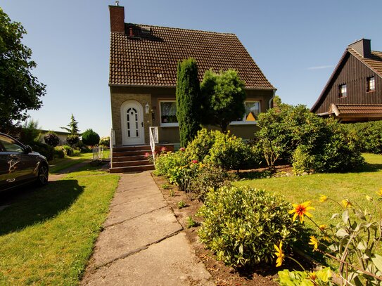 Einfamilienhaus mit großzügigem Garten zu verkaufen!