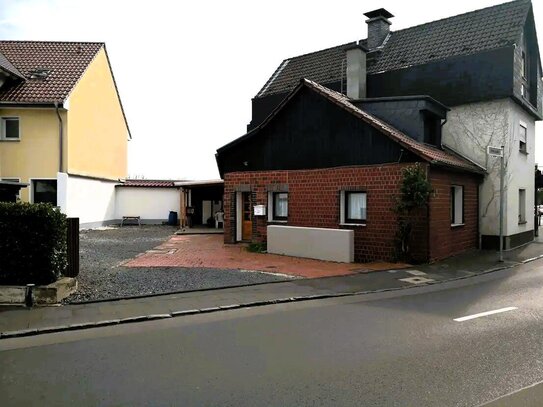 **Charmantes Grundstück mit Haus auf ca. 247 m² Ihr neues Zuhause wartet!**