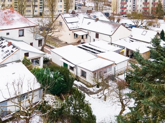 Keller, Einbauküche, mod. Gasheizung, Rollladen, Garage: Teilsanierte Doppelhaushälfte Fürstenwalde