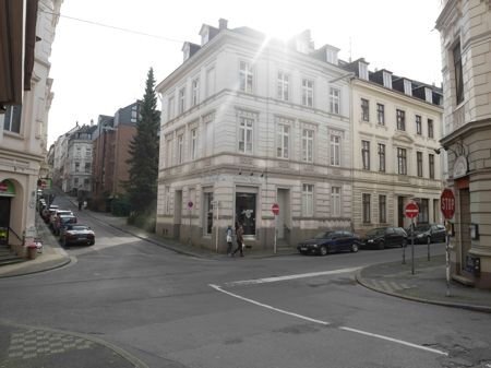 Helle, attraktive 1 Zimmer Wohnung mit Balkon in Zentrums- und Uninähe